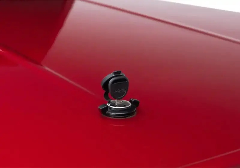 Undercover Uc1176L-Gan Lux Series Tonneau Cover — Silver Ice Finish For 2019–2023 Silverado 5'9" 1